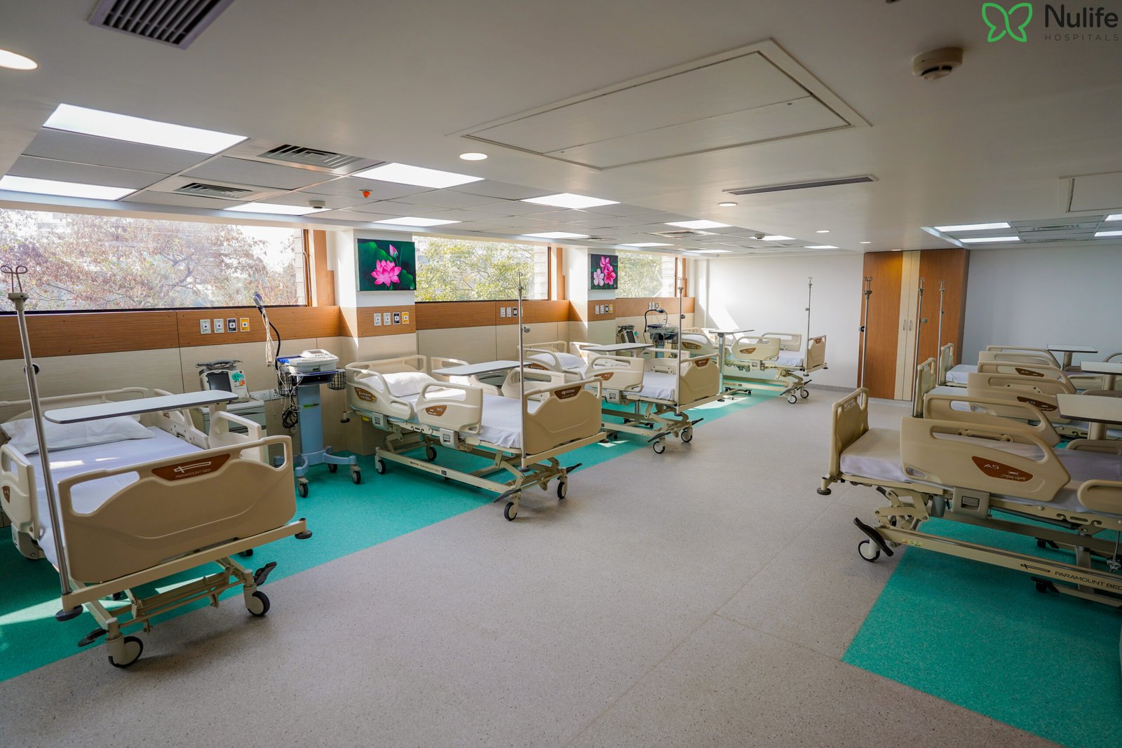 ICU (Intensive Care Unit)